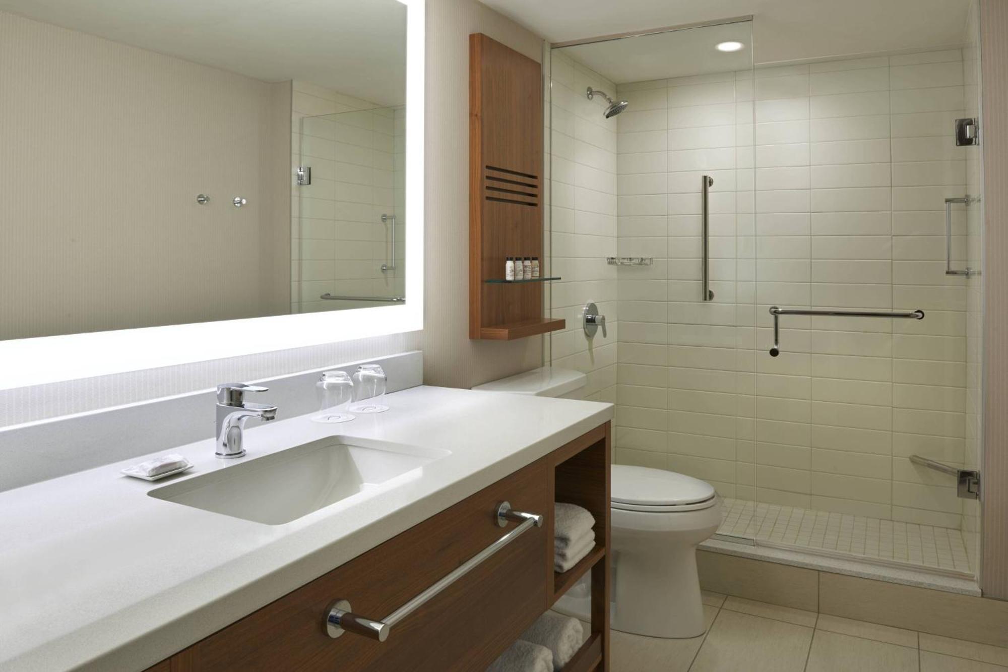 Delta Hotels By Marriott Toronto Airport & Conference Centre Exterior photo